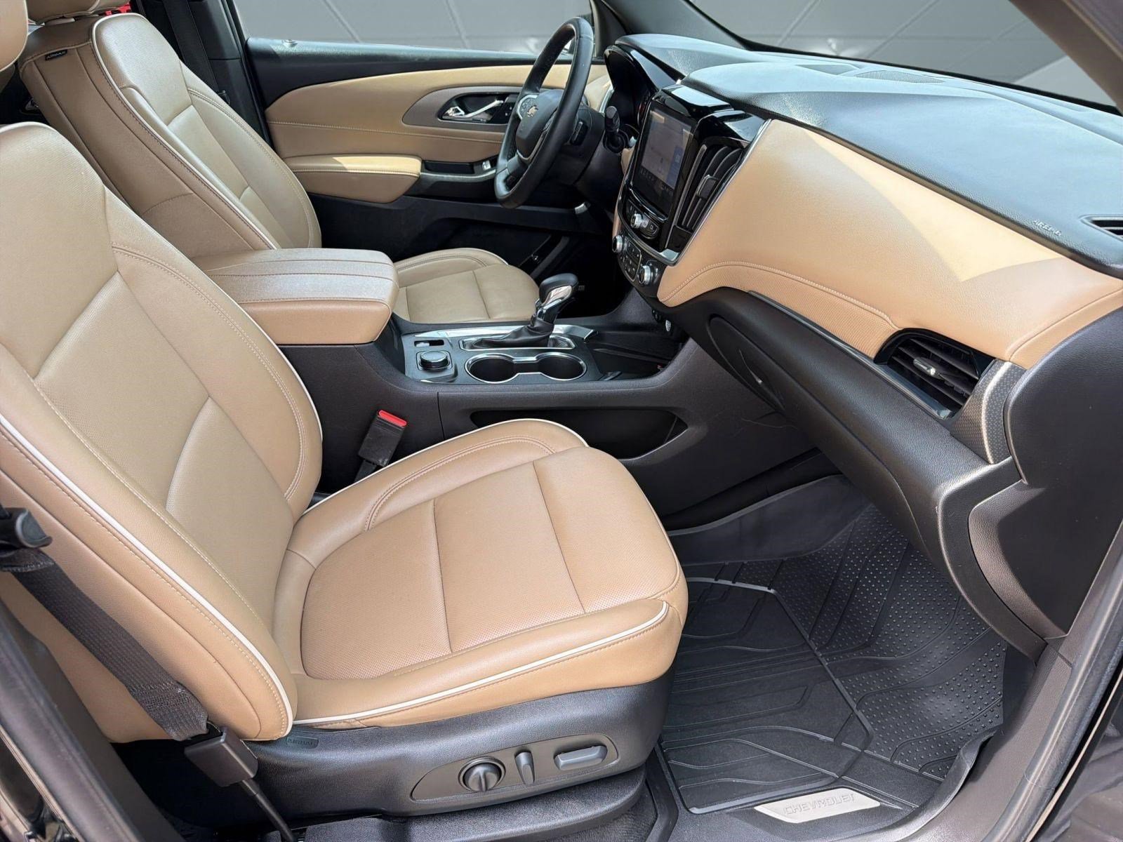 Used 2023 Chevrolet Traverse Premier FWD image 31