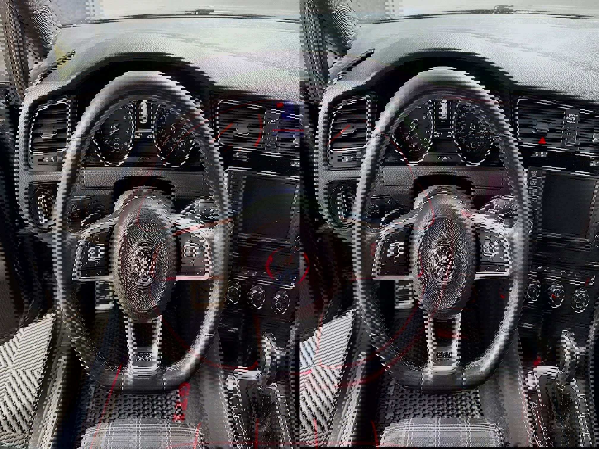 Used 2017 Volkswagen GTI Sport image 13