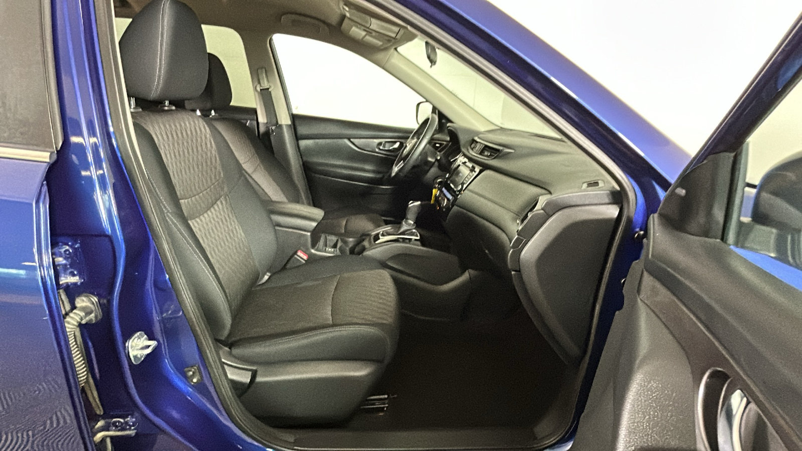 Used 2019 Nissan Rogue S FWD image 30