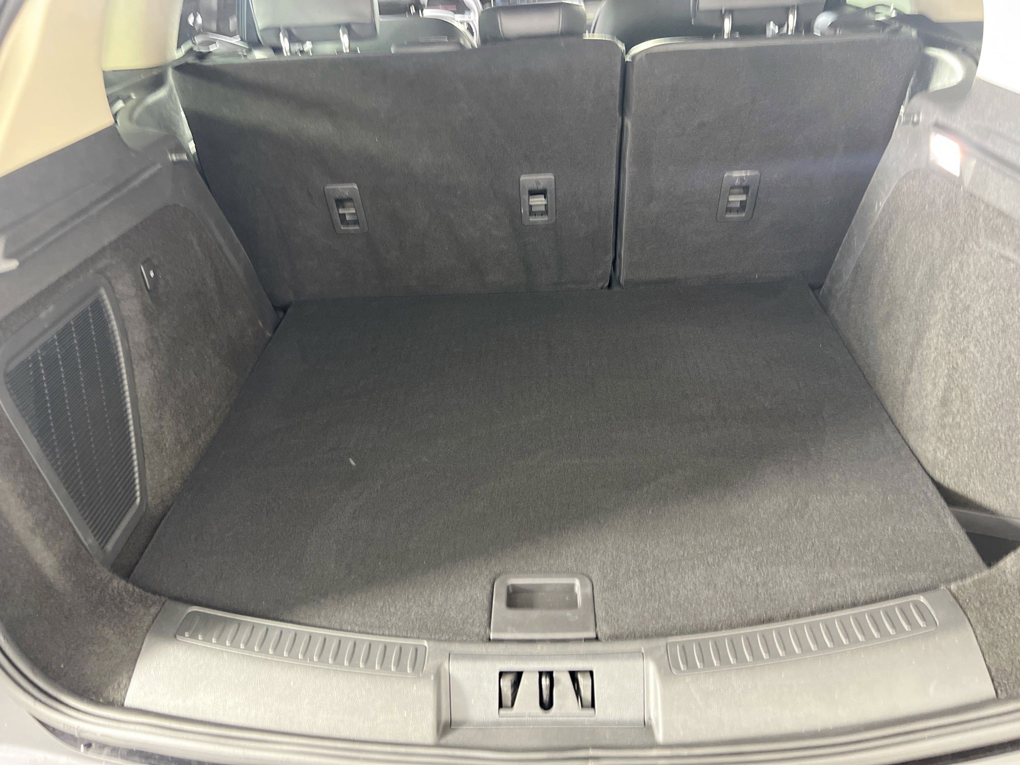 Used 2025 Lincoln Corsair AWD w/ Rear Removable Package Tray image 25