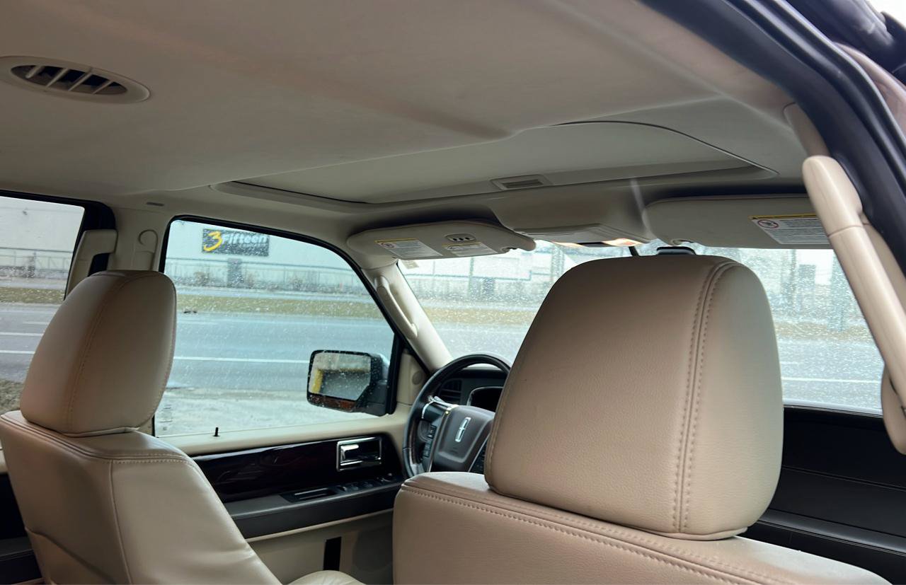 Used 2016 Lincoln Navigator Reserve AWD/4WD image 12