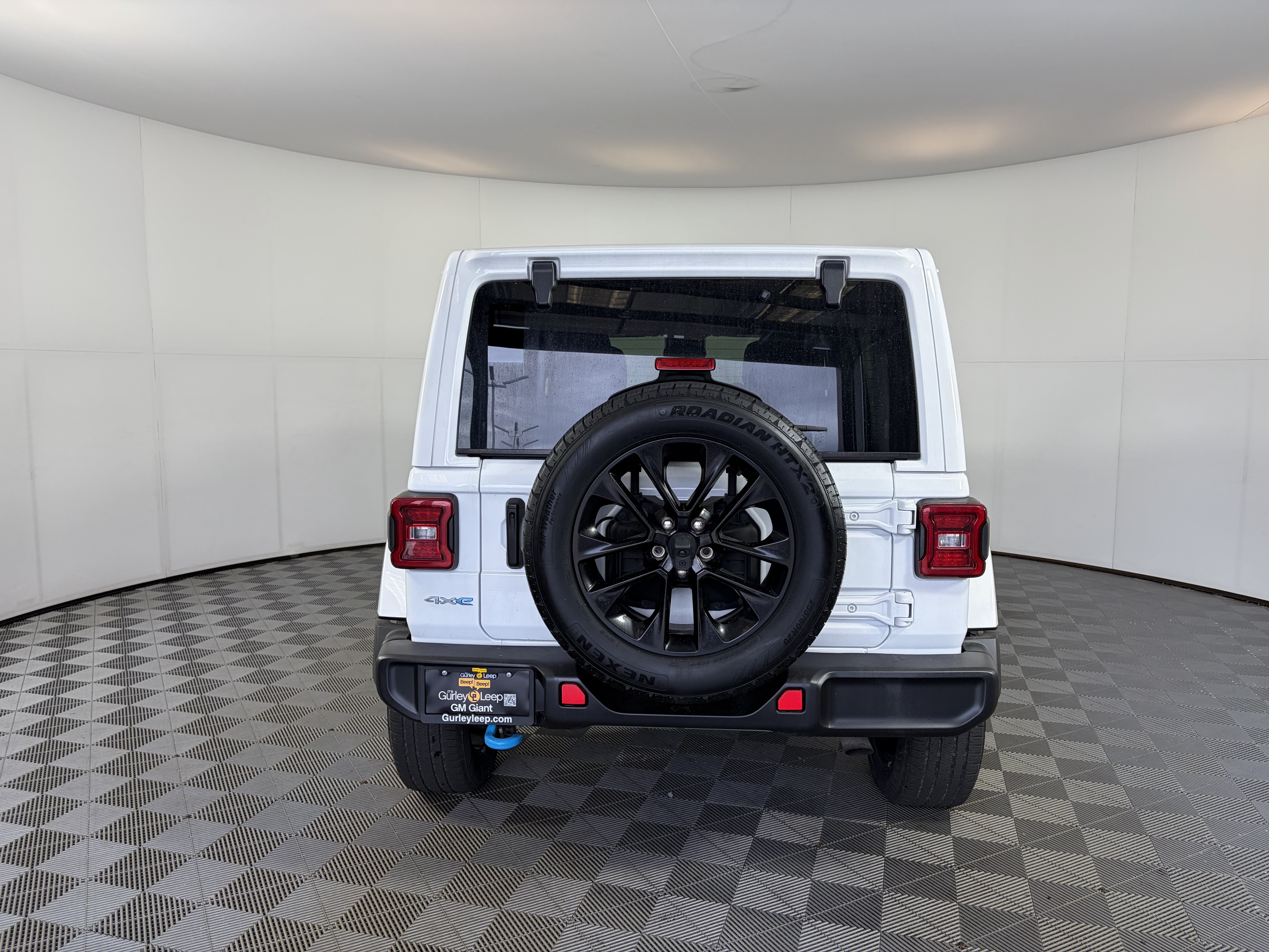 Used 2024 Jeep Wrangler Unlimited Sahara AWD/4WD image 9