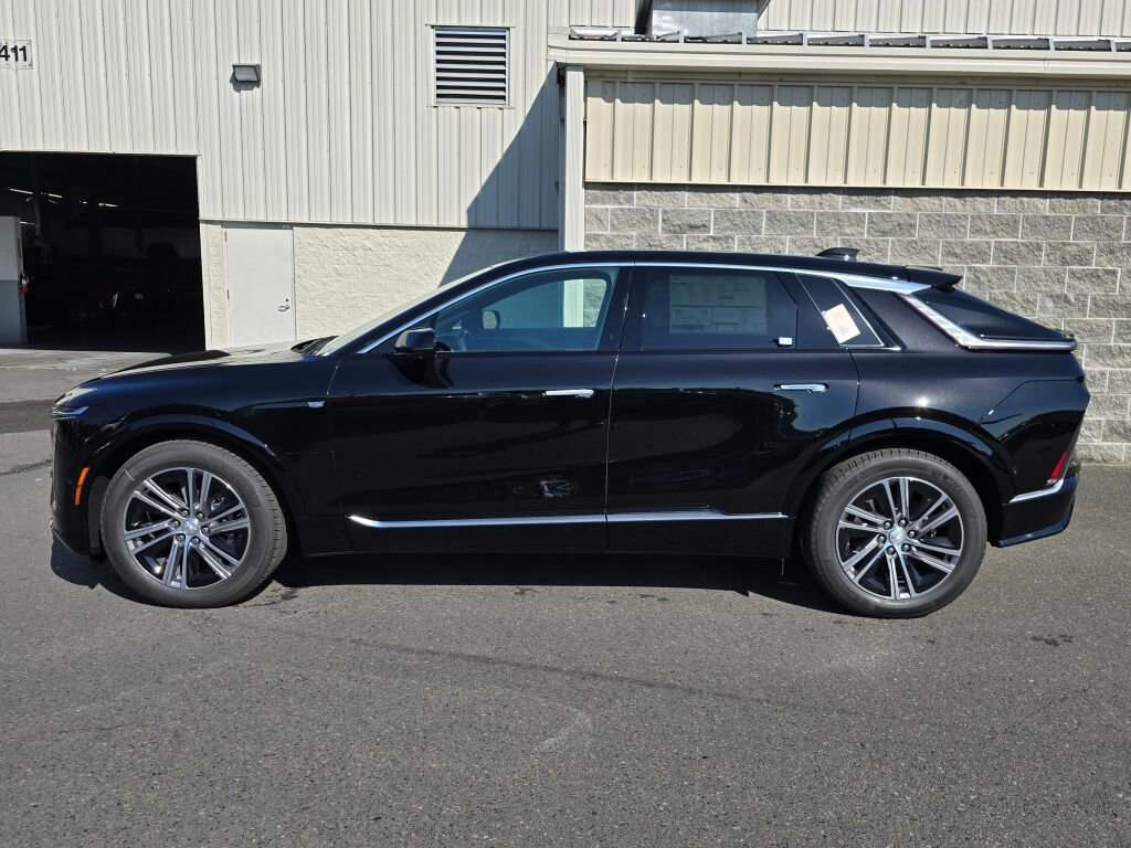 New 2026 Cadillac Lyriq Luxury image 3