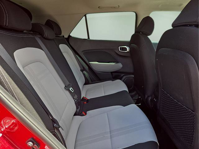 Used 2024 Hyundai Venue SEL FWD image 14