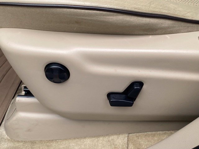 Used 2019 Jeep Grand Cherokee Overland AWD/4WD image 31