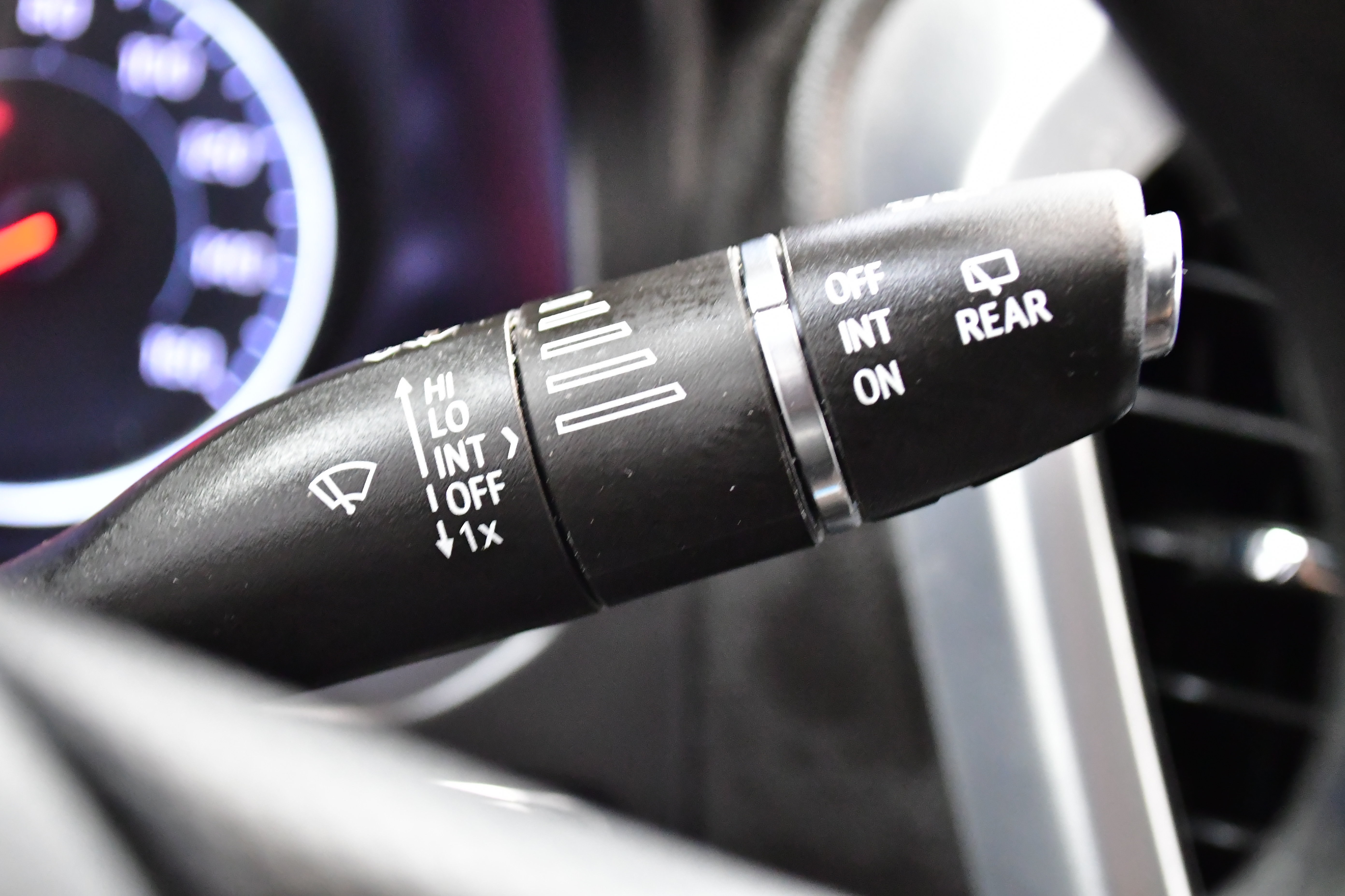 Used 2023 GMC Acadia SLE AWD/4WD image 22