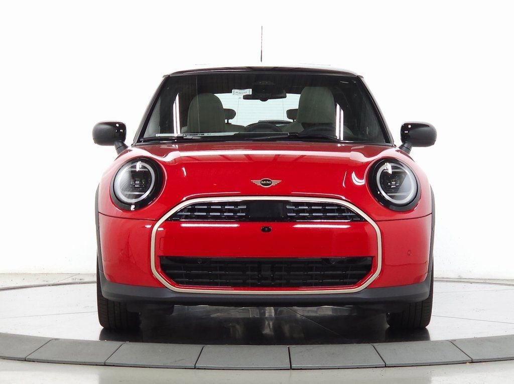Used 2025 MINI Cooper 2-Door Hardtop image 2