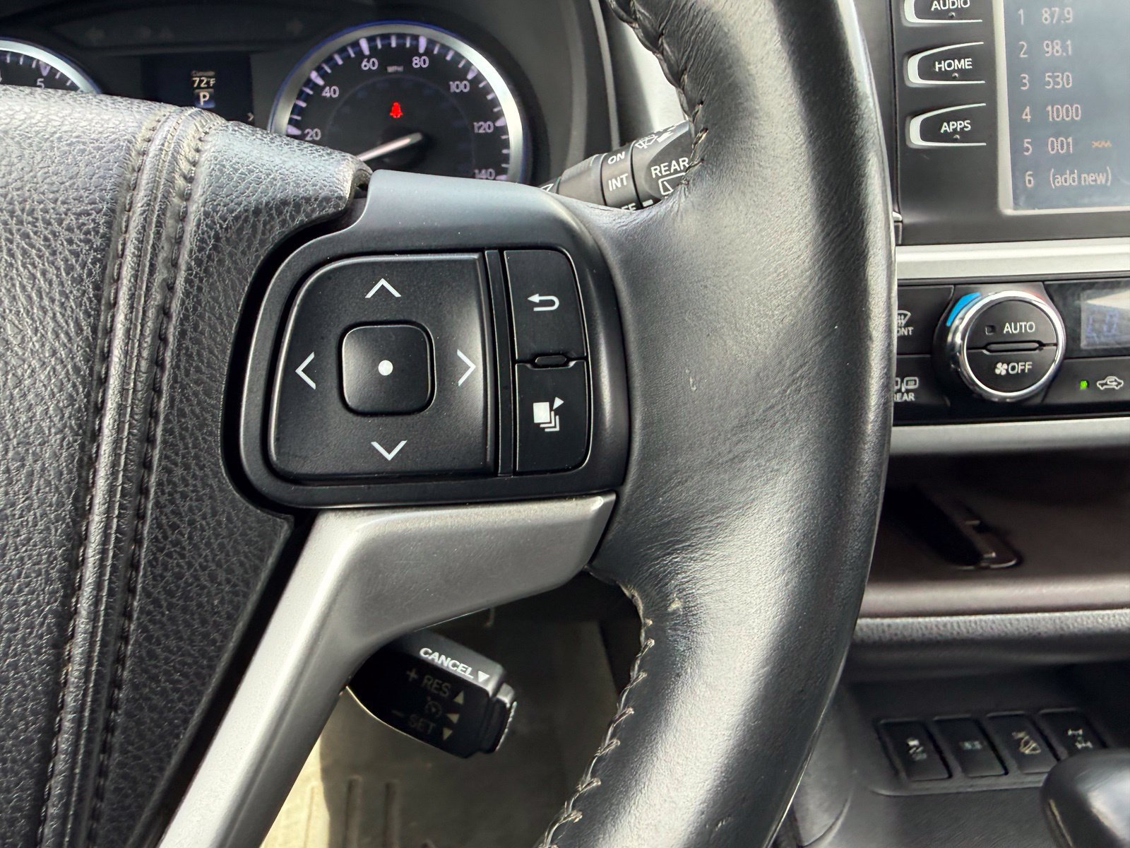 Used 2014 Toyota Highlander XLE AWD/4WD image 20