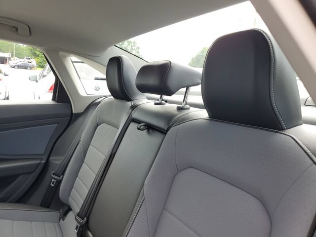 Used 2025 Volkswagen Jetta SE w/ Sunroof Package FWD image 15