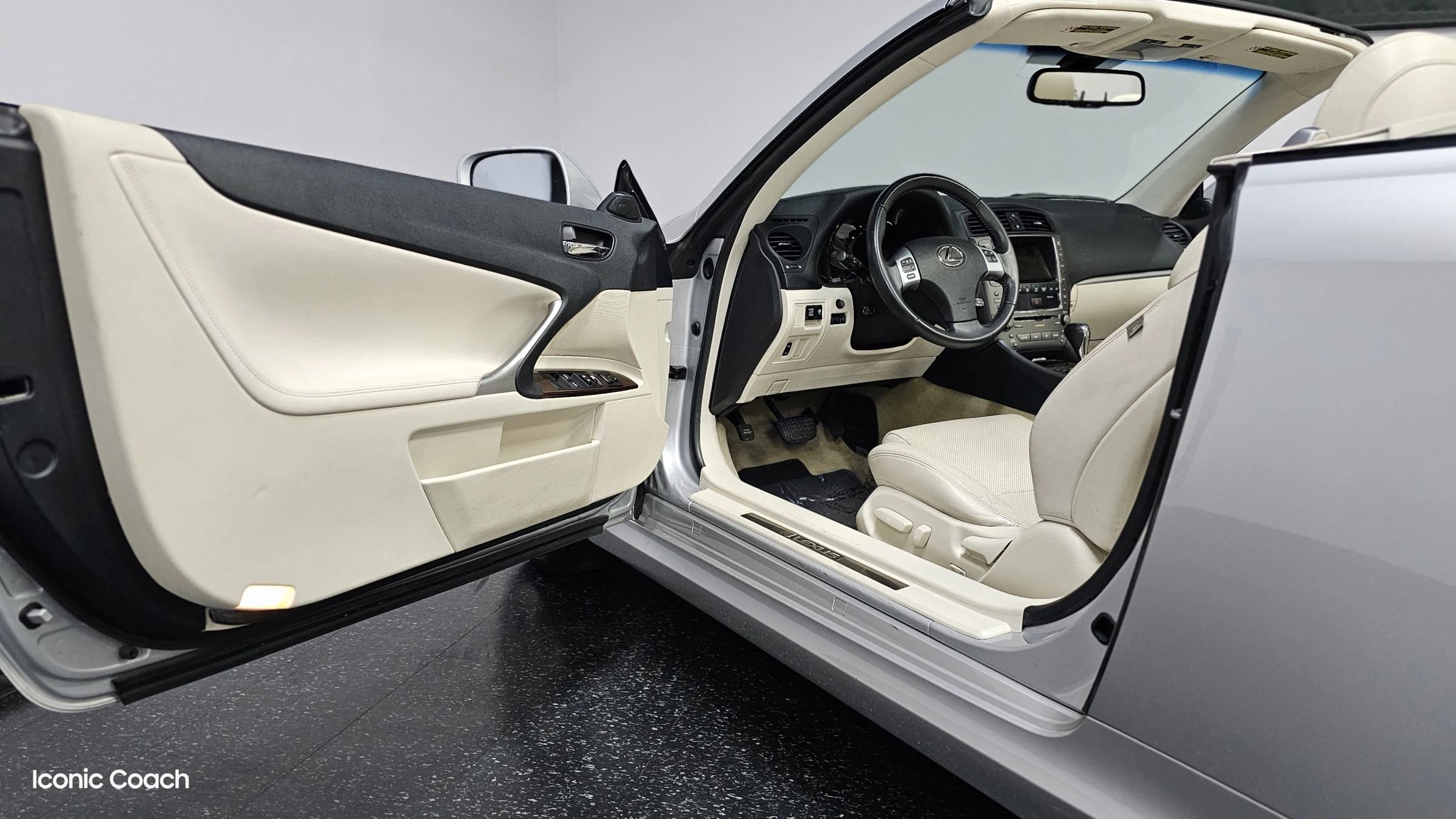 Used 2011 Lexus IS 250C RWD image 8