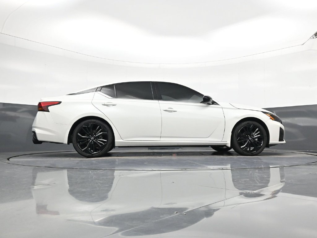 Used 2025 Nissan Altima 2.5 SR w/ SR Premium Package FWD image 27