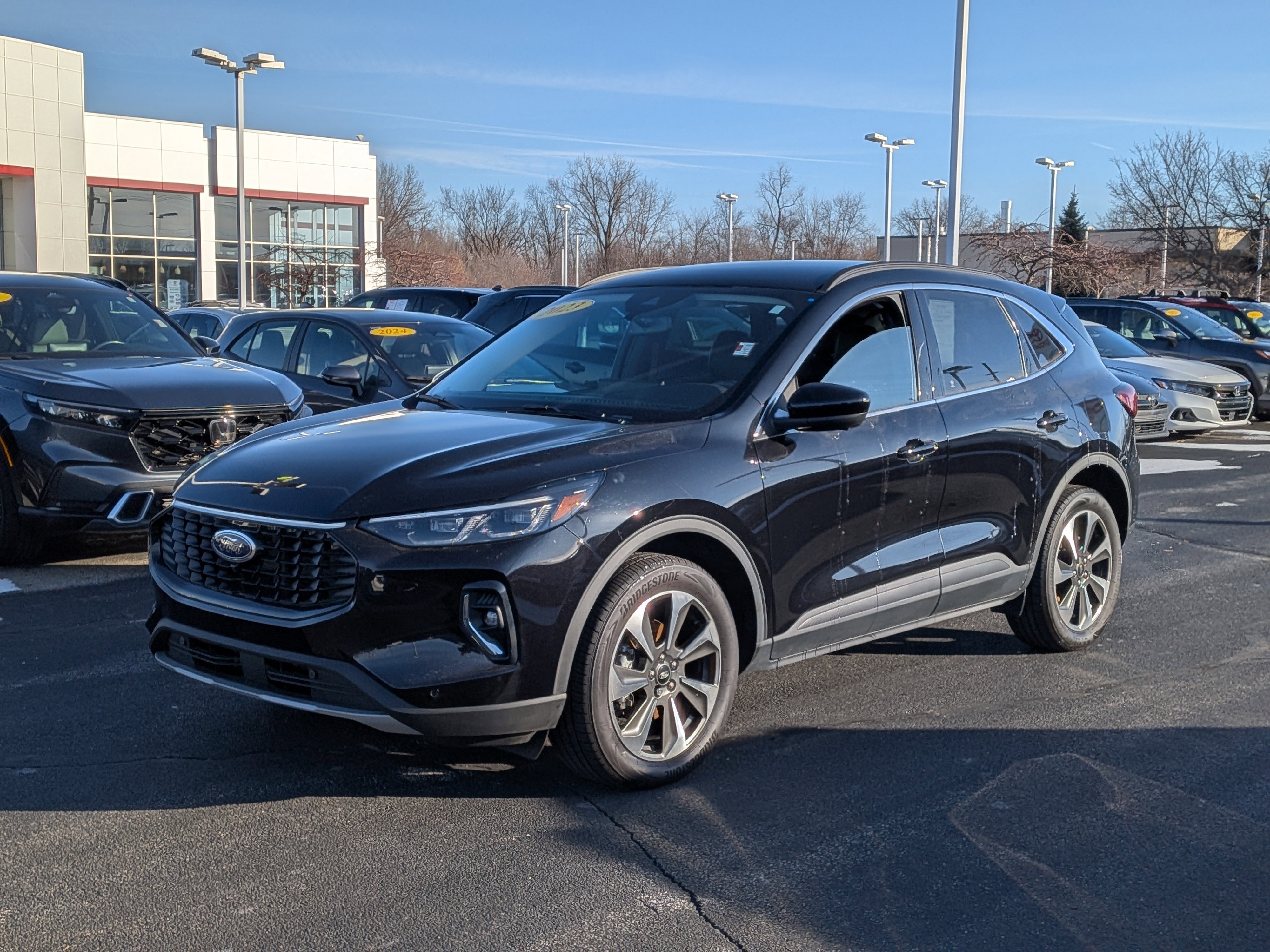 Used 2023 Ford Escape Platinum image 4