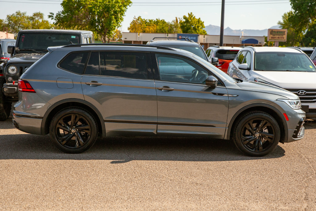 Used 2023 Volkswagen Tiguan SE R-Line FWD image 4