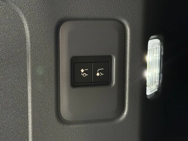 Used 2025 Land Rover Defender 110 S AWD/4WD image 18