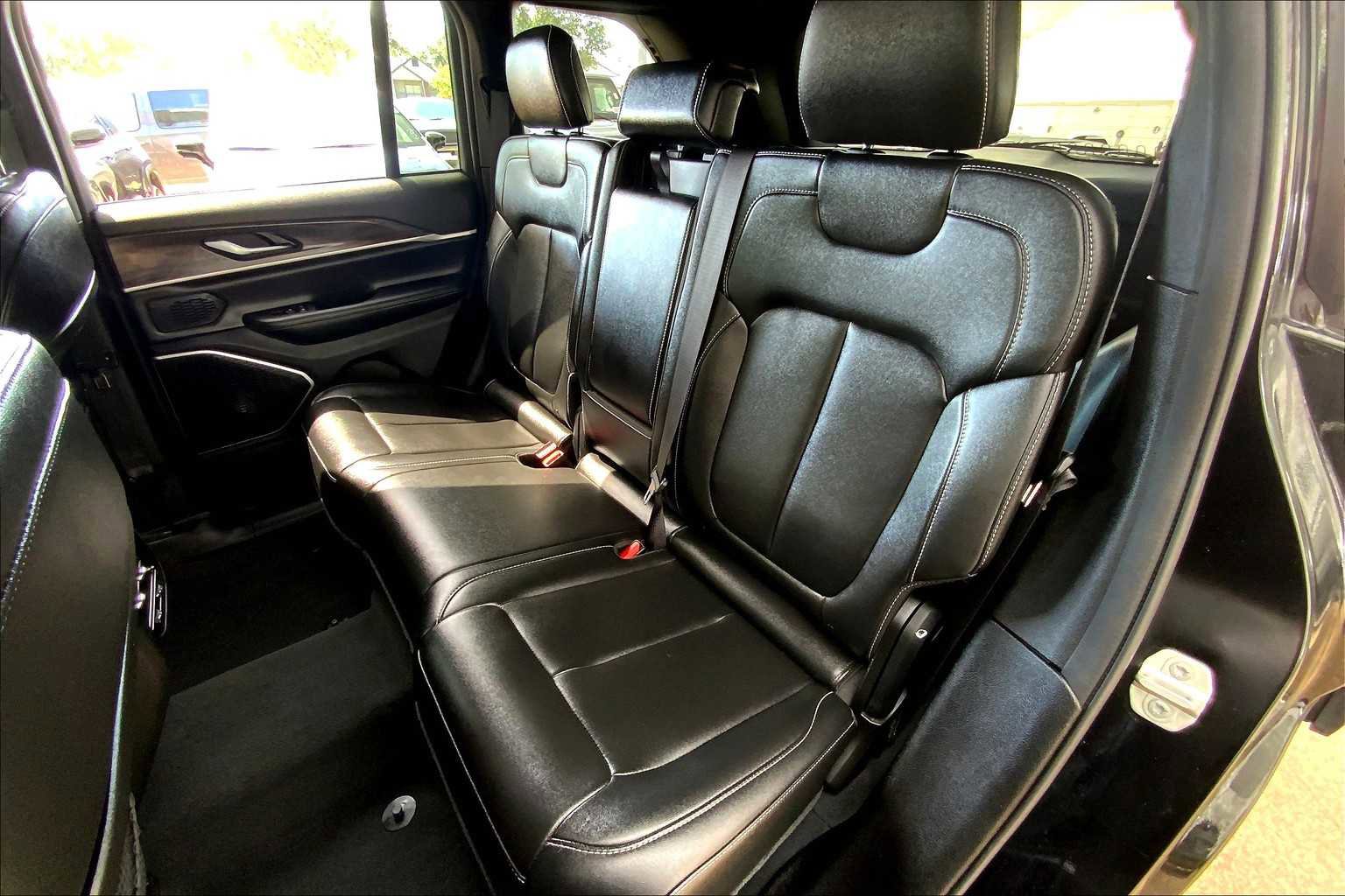 Used 2024 Jeep Grand Cherokee Limited 4xe image 20