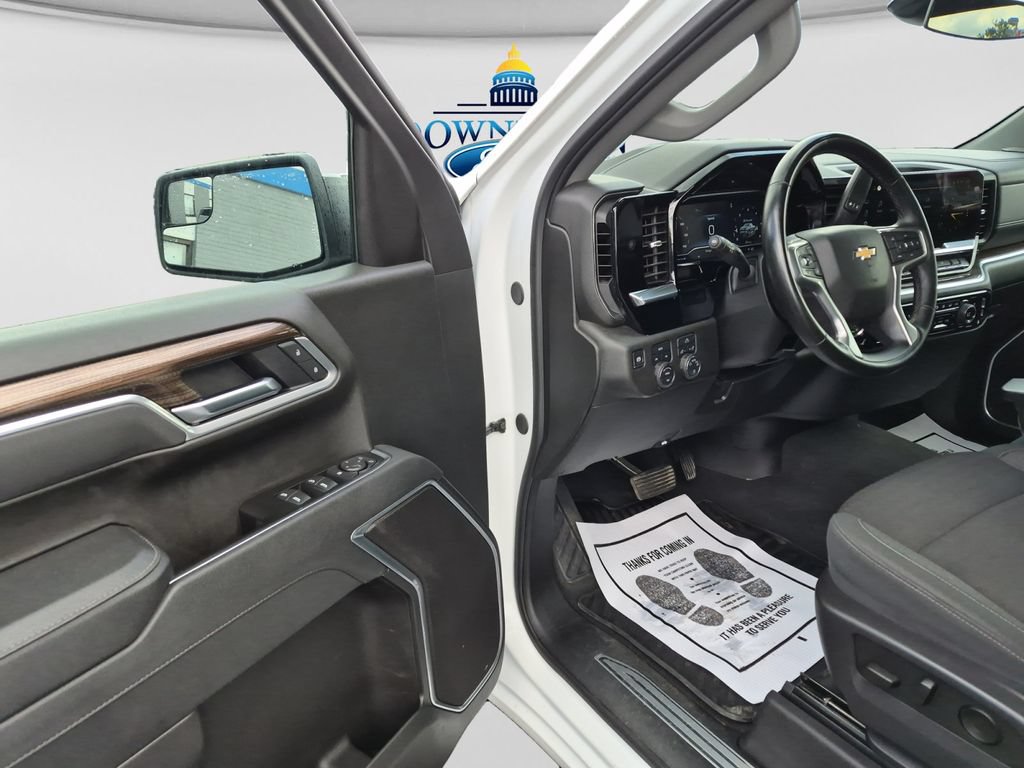 Used 2025 Chevrolet Silverado 1500 LT AWD/4WD image 25