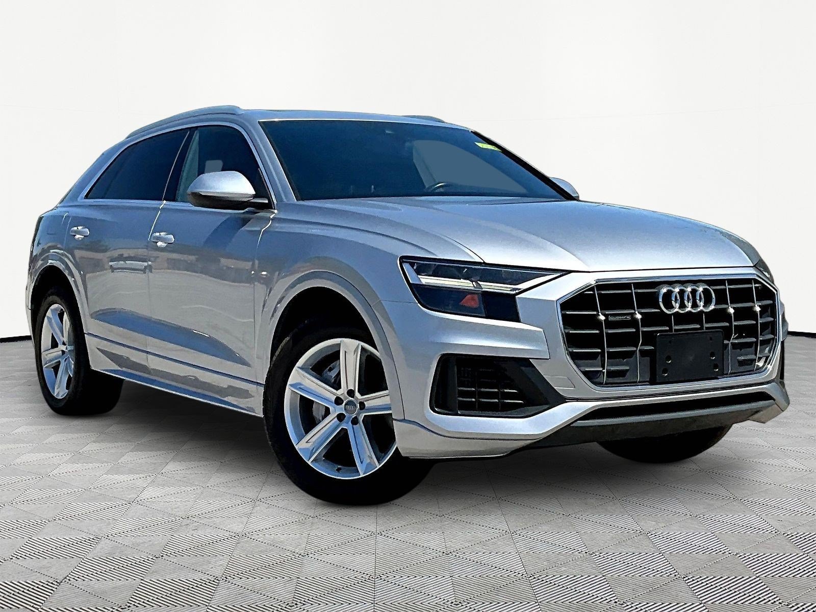 Used 2019 Audi Q8 Premium w/ Convenience Package AWD/4WD image 3
