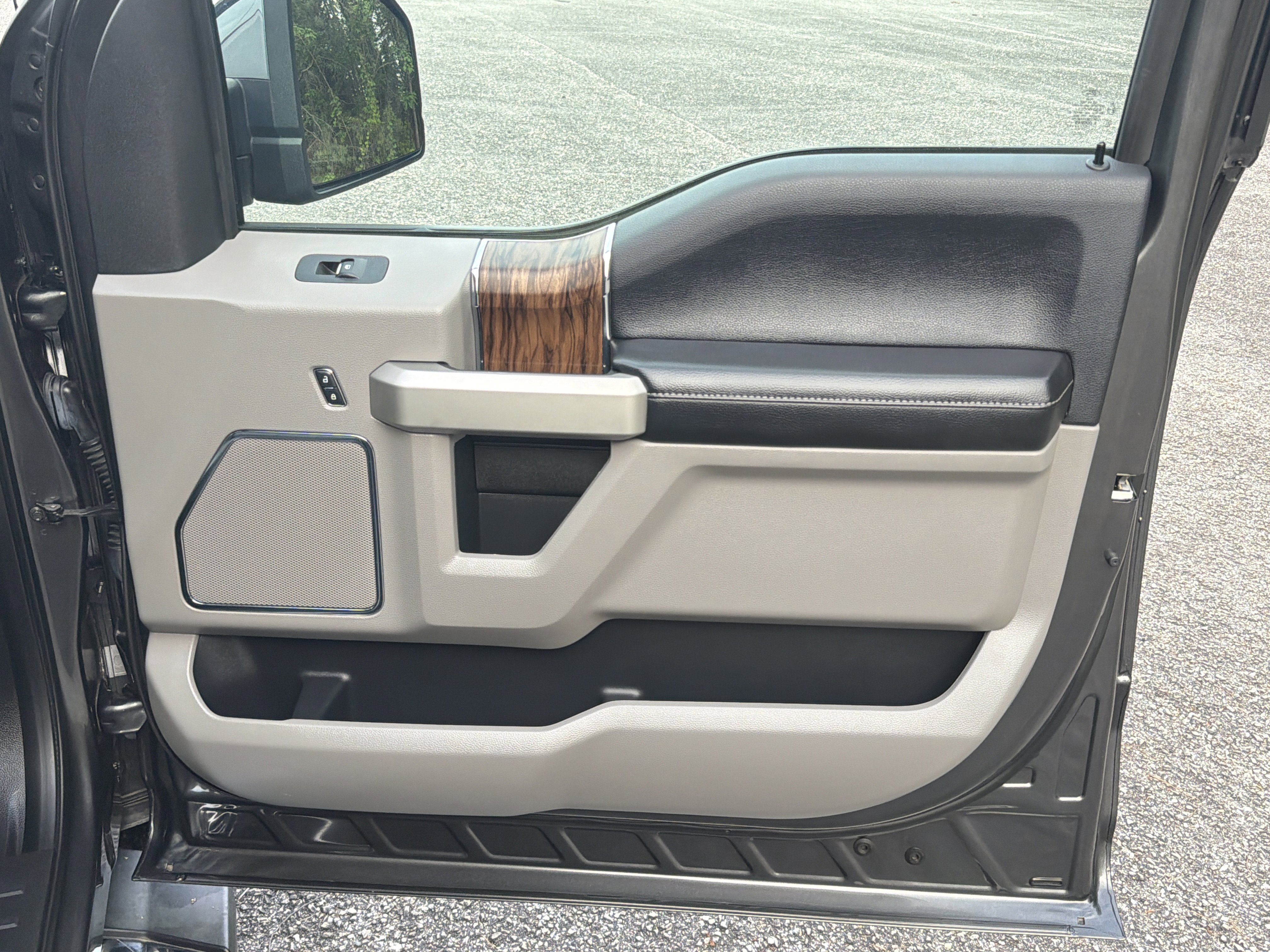 Used 2018 Ford F150 Lariat RWD image 22