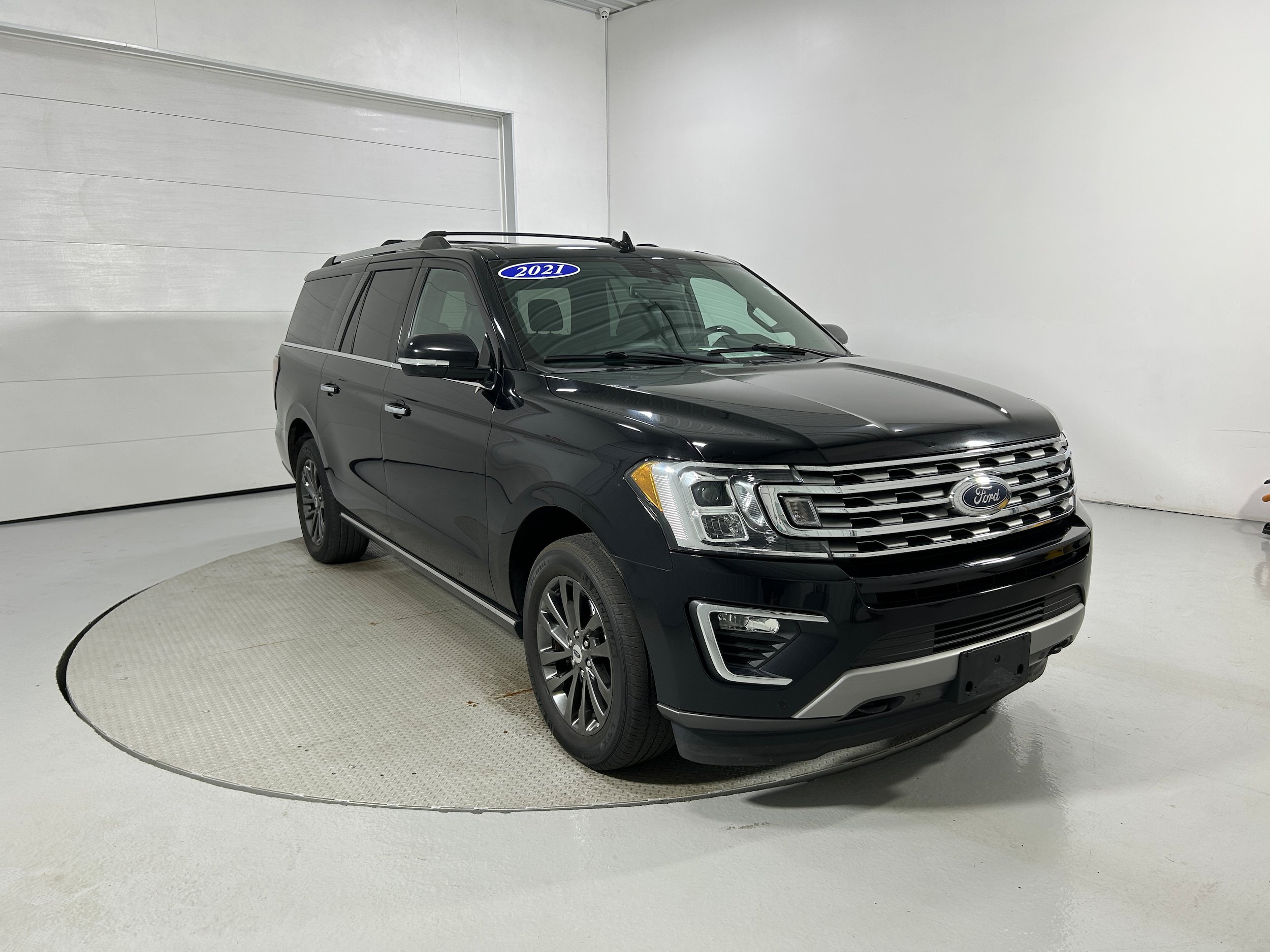 Used 2021 Ford Expedition Max Limited AWD/4WD image 2