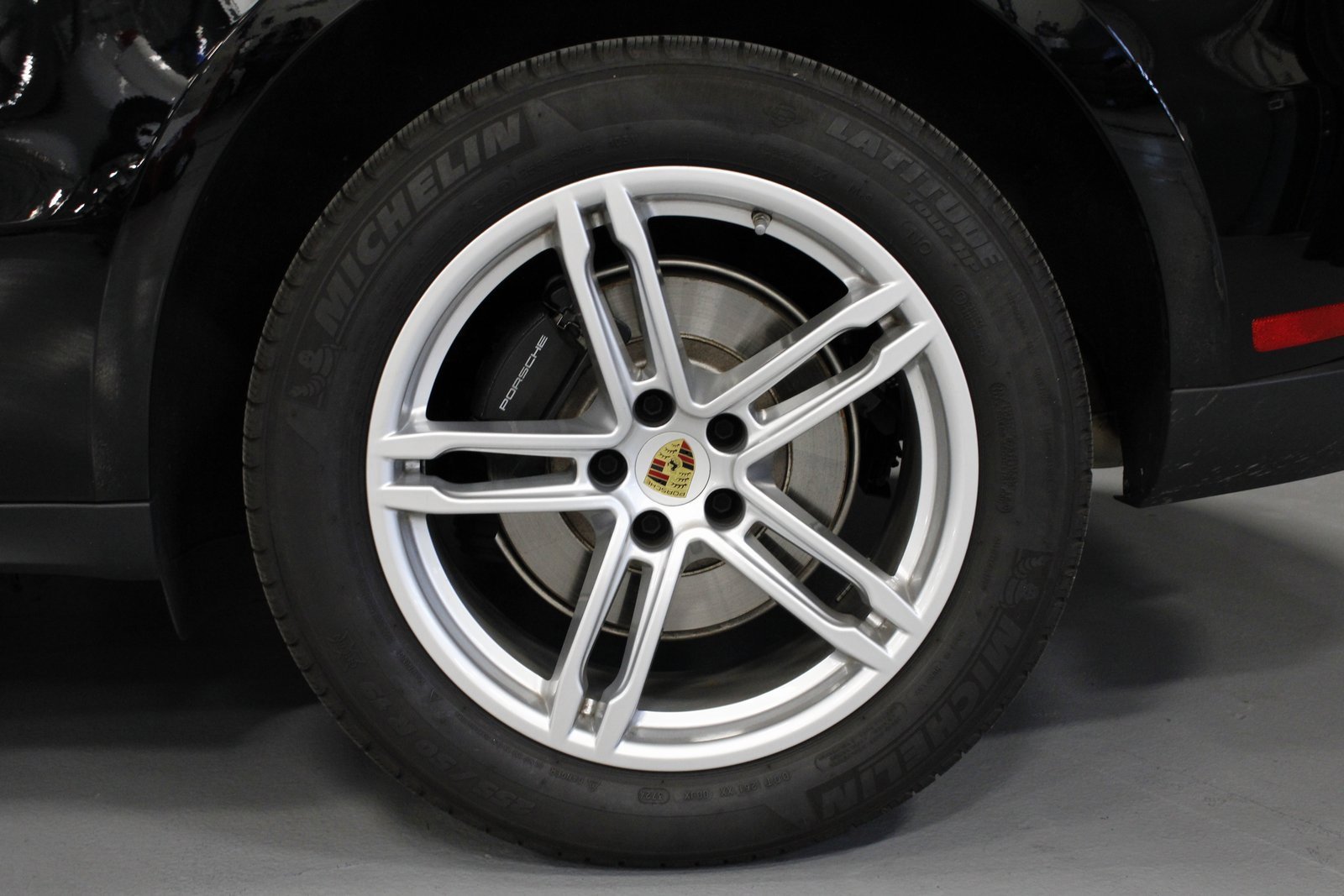 Used 2025 Porsche Macan image 12