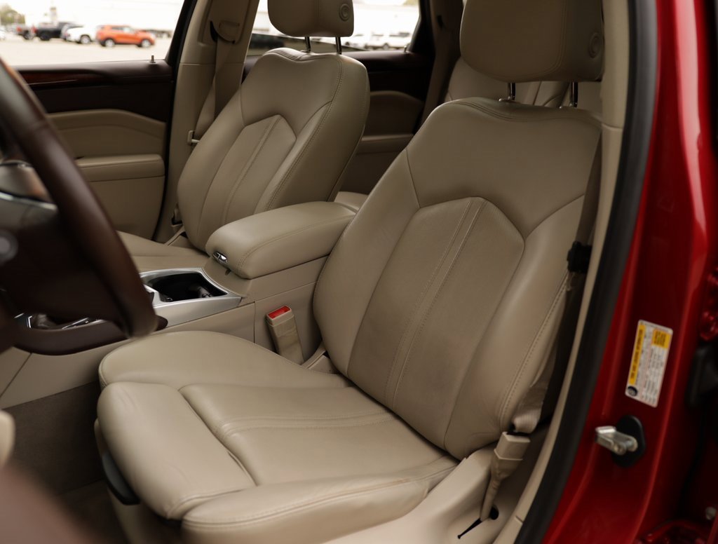 Used 2016 Cadillac SRX Luxury w/ Driver Awareness Package image 22