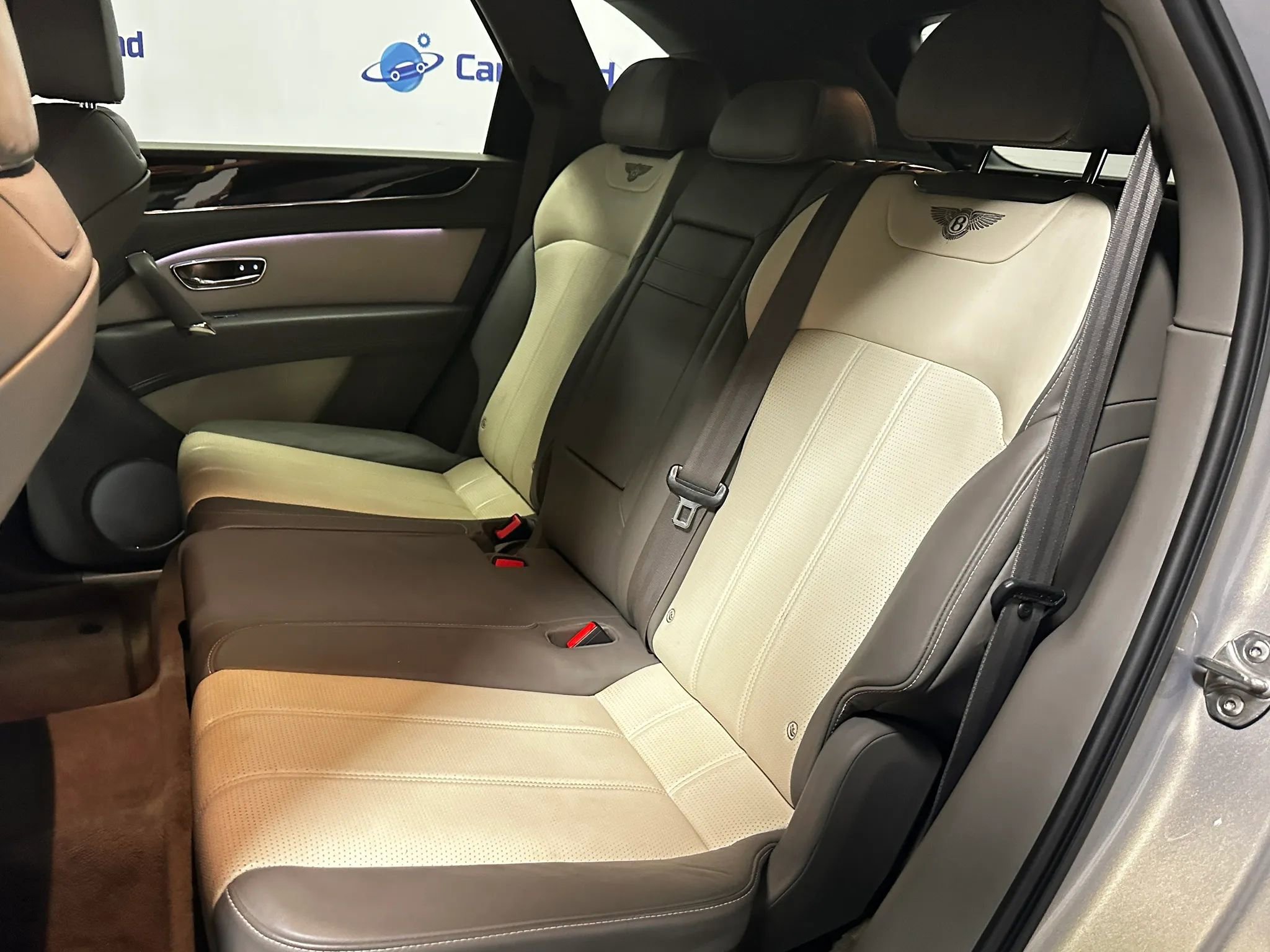 Used 2018 Bentley Bentayga AWD/4WD image 10