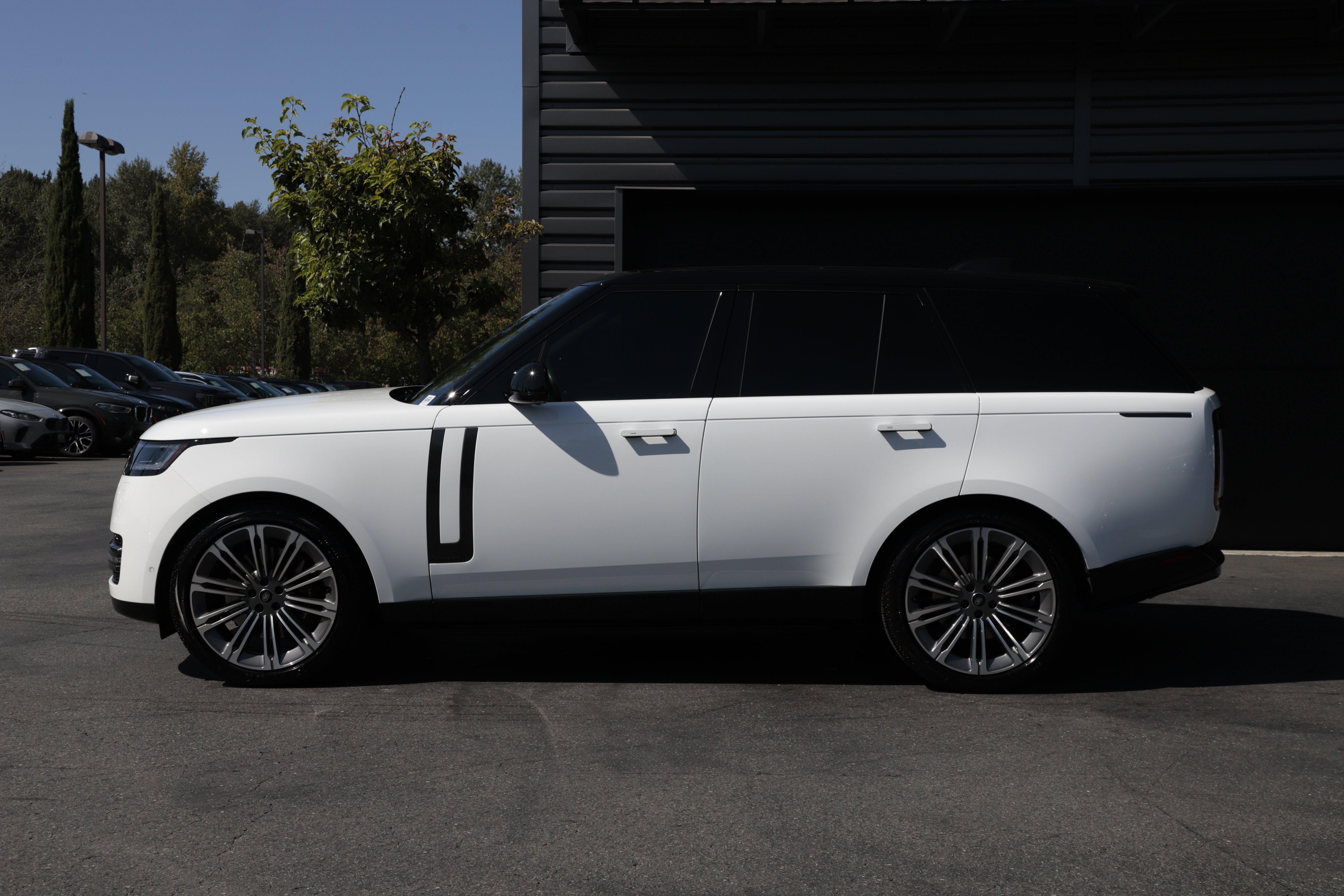 Certified 2024 Land Rover Range Rover Autobiography AWD/4WD image 7