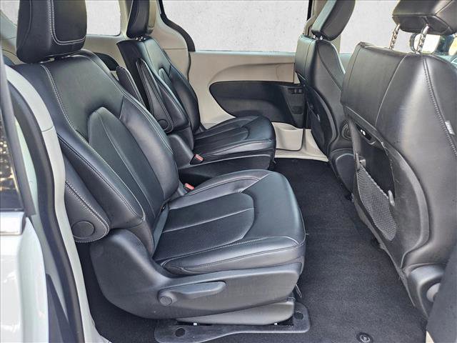 Used 2024 Chrysler Pacifica Limited FWD image 19