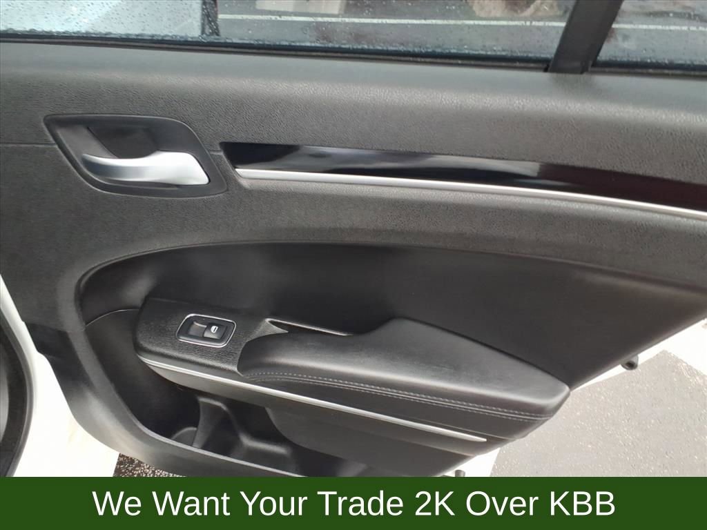 Used 2023 Chrysler 300 Touring L image 19