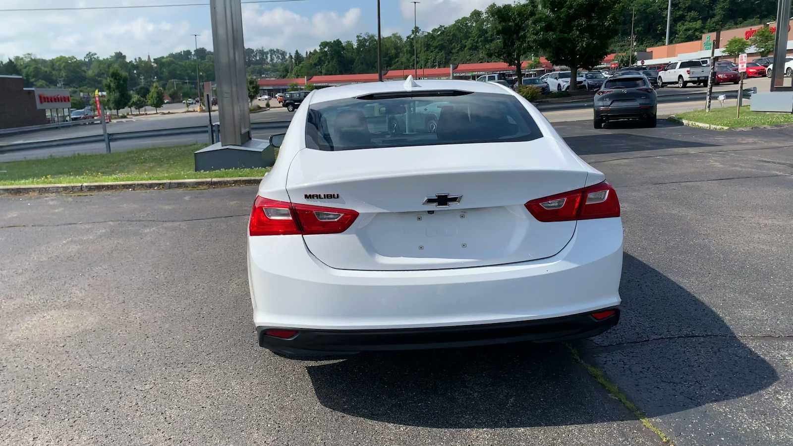 Certified 2018 Chevrolet Malibu LT w/ Redline Edition FWD image 7