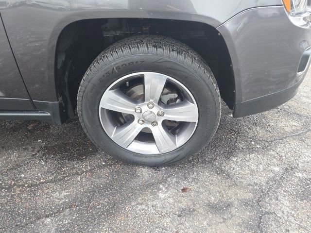 Used 2016 Jeep Compass High Altitude image 2