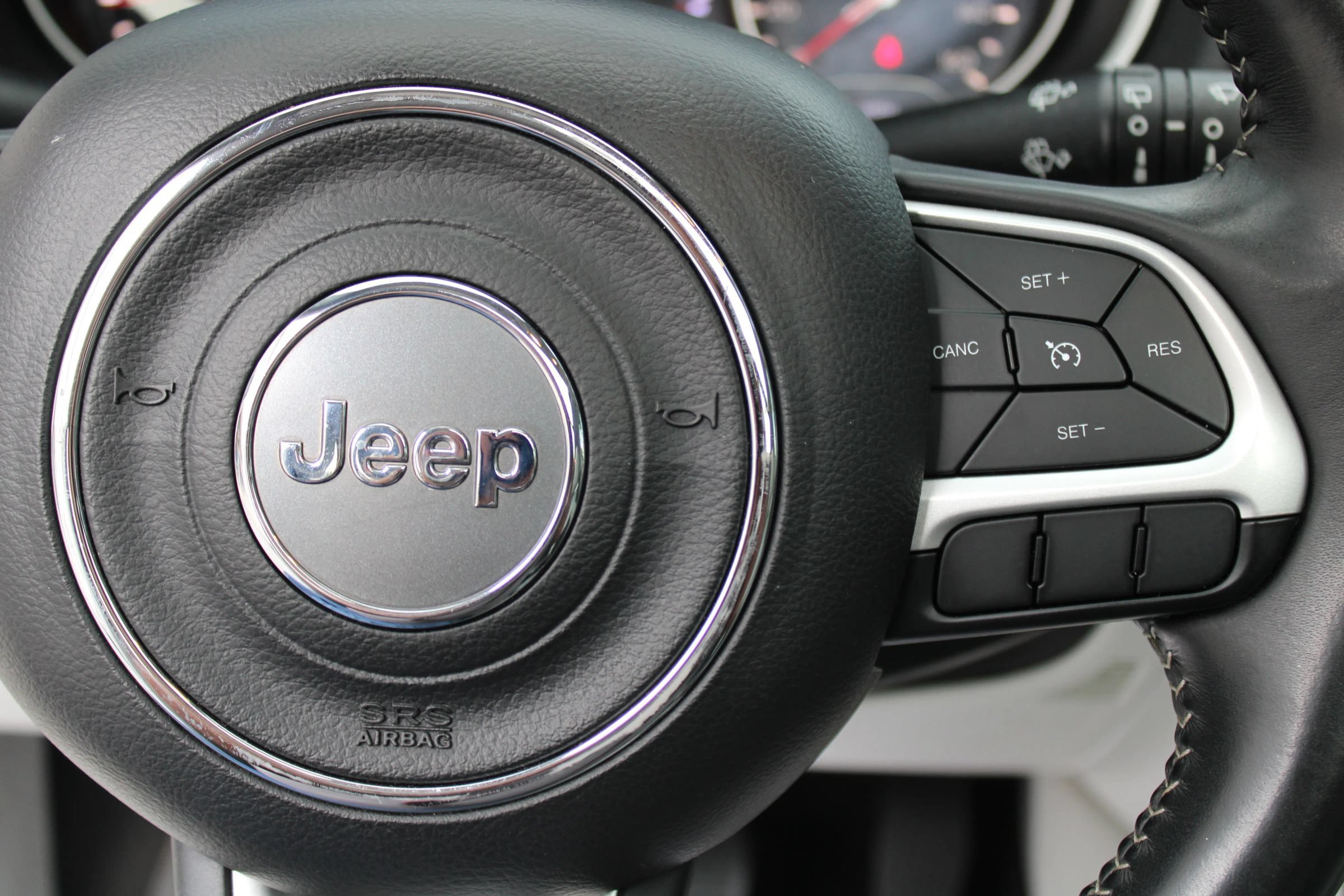 Used 2019 Jeep Compass Latitude FWD image 15