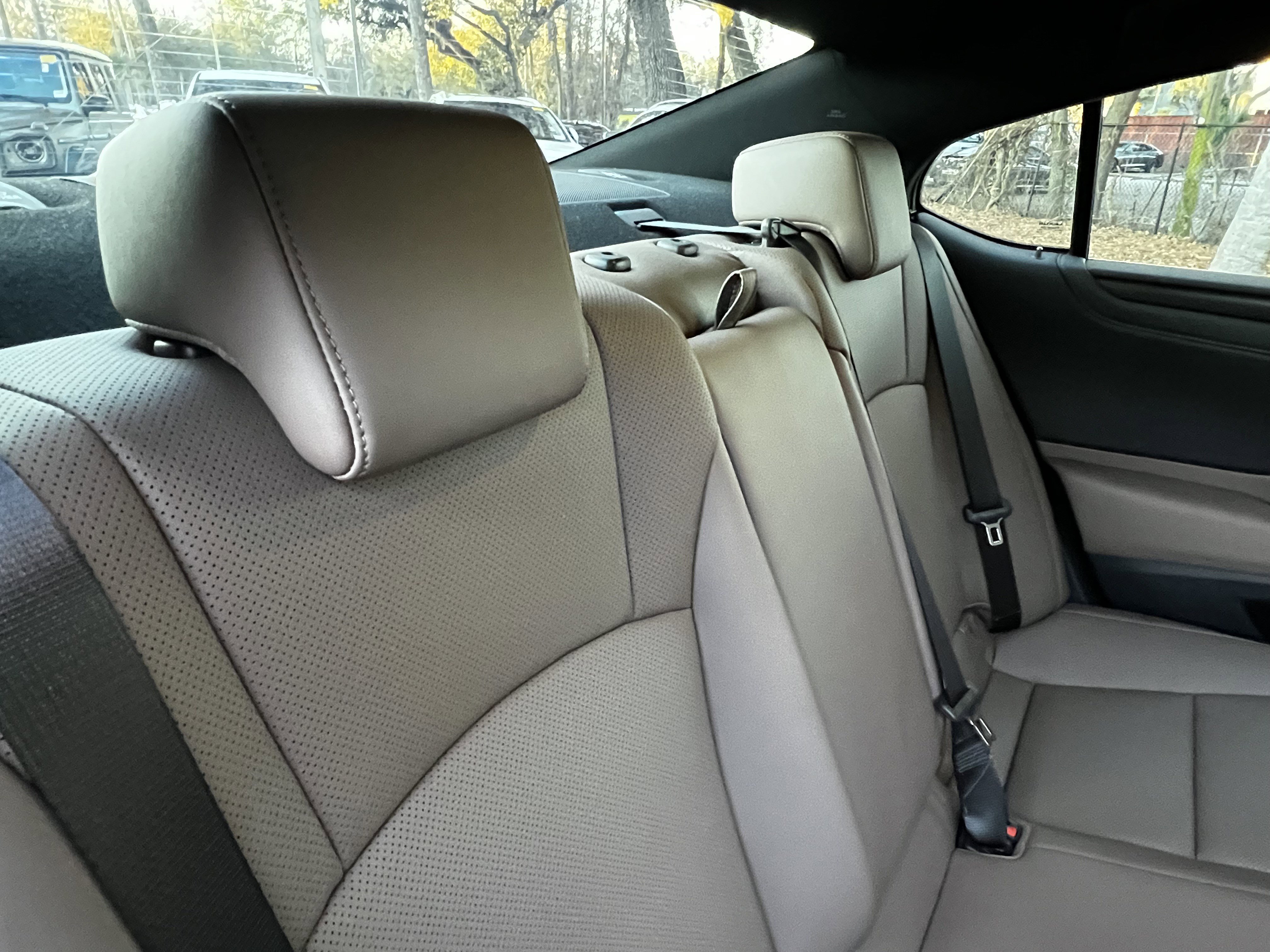 Used 2024 Lexus ES 350 w/ Premium Package image 41