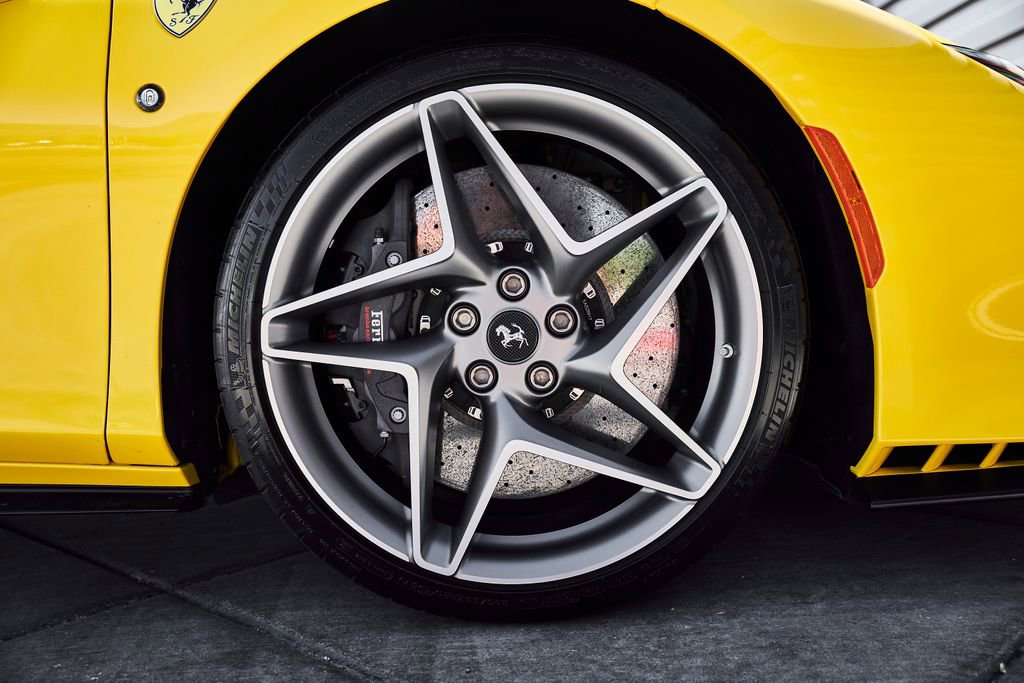 Used 2021 Ferrari F8 Tributo image 31