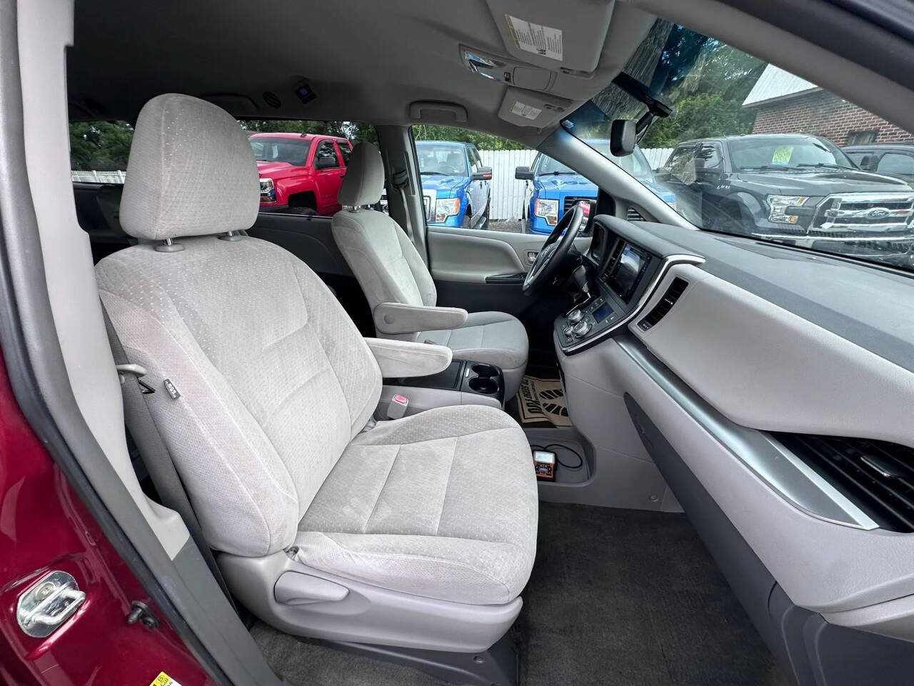 Used 2015 Toyota Sienna LE FWD image 15