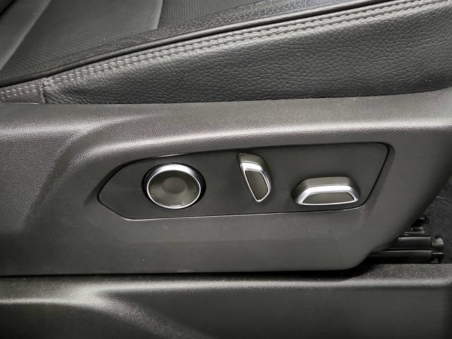 Used 2025 GMC Yukon XL Denali AWD/4WD image 34