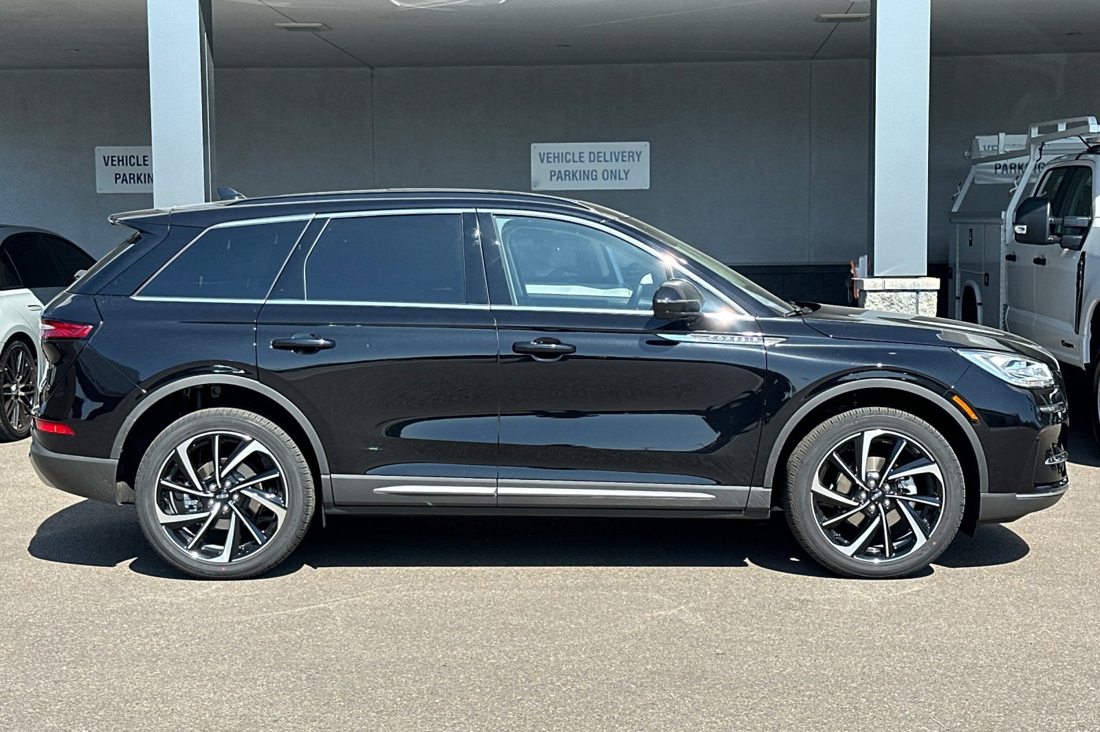 New 2025 Lincoln Corsair Reserve w/ Equipment Group 202A image 2