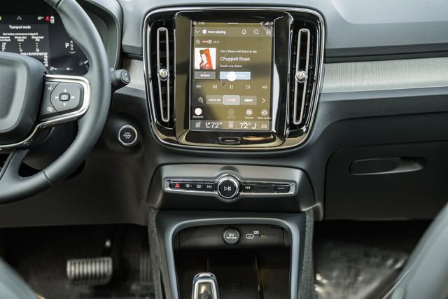 New 2026 Volvo XC40 B5 Plus w/ Climate Package image 22