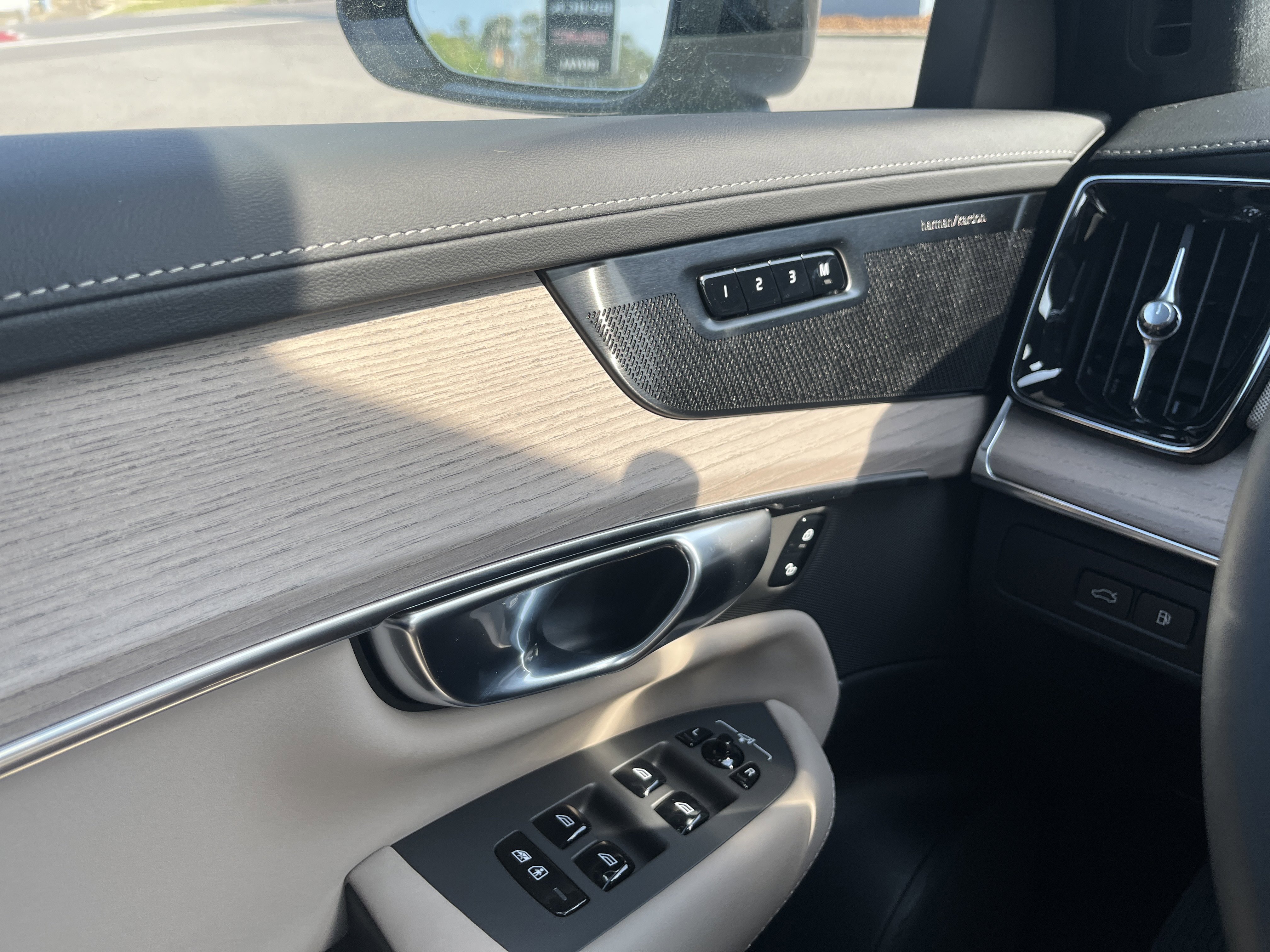 New 2026 Volvo XC90 T8 Ultra w/ Lounge Package AWD/4WD image 19