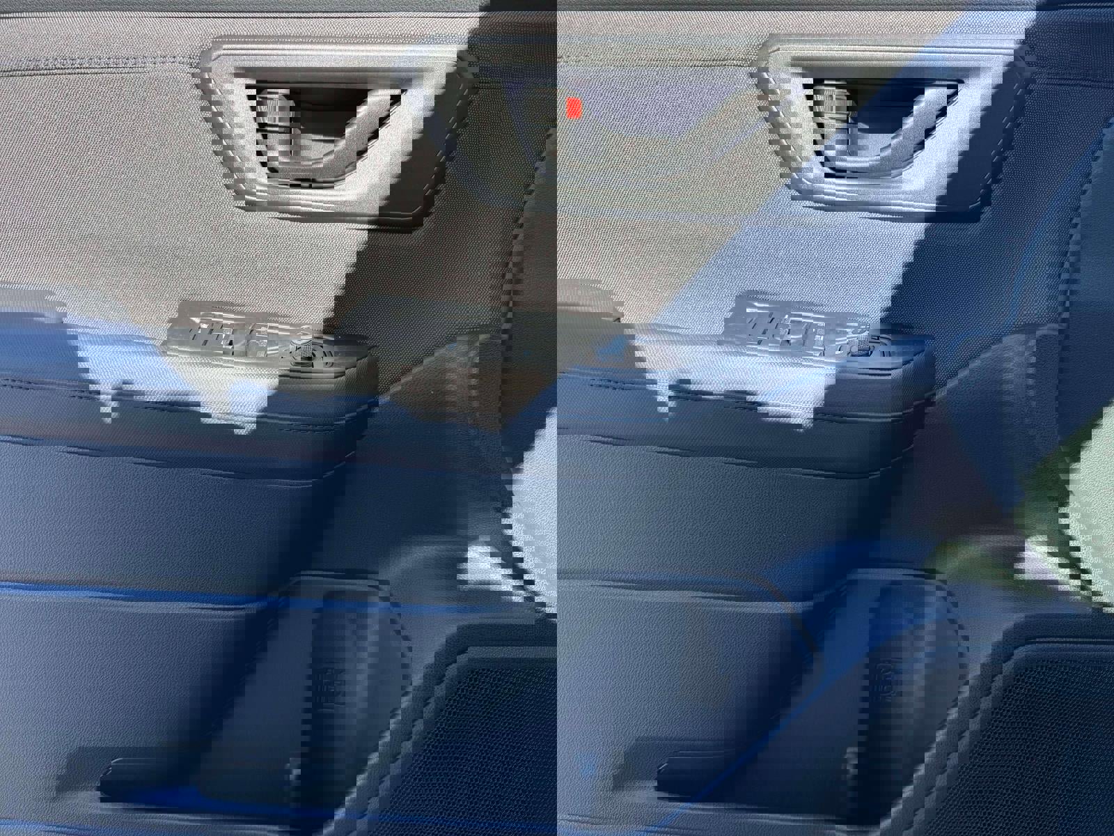 Certified 2025 Subaru Forester Premium w/ Protection Package (1PH) image 11