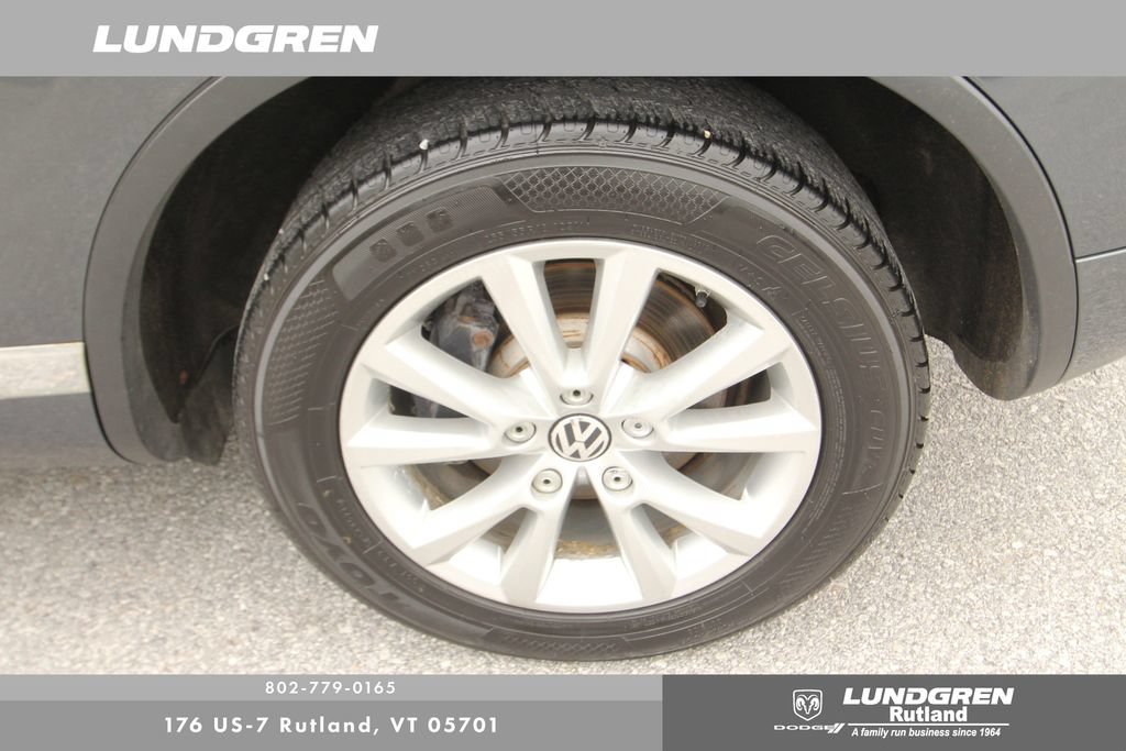 Used 2013 Volkswagen Touareg Sport AWD/4WD image 16