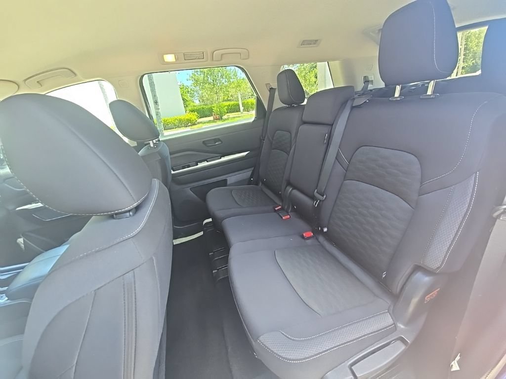 Used 2024 Nissan Pathfinder SV FWD image 28