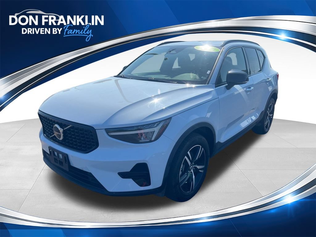 Used 2024 Volvo XC40 B5 Core