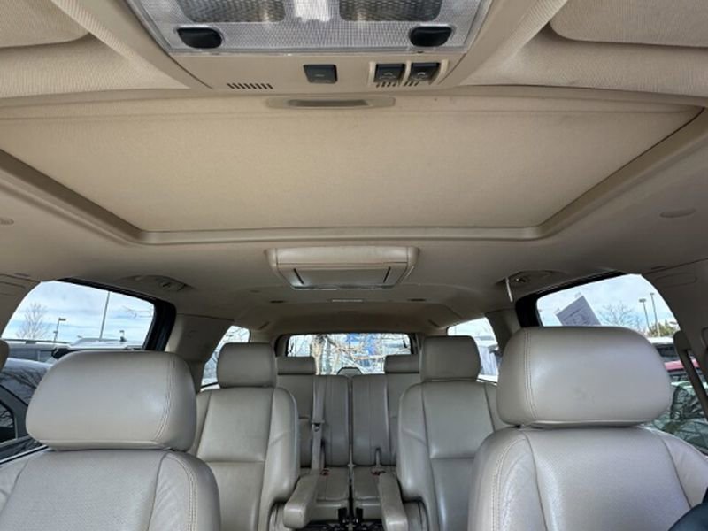 Used 2011 GMC Yukon XL Denali image 25