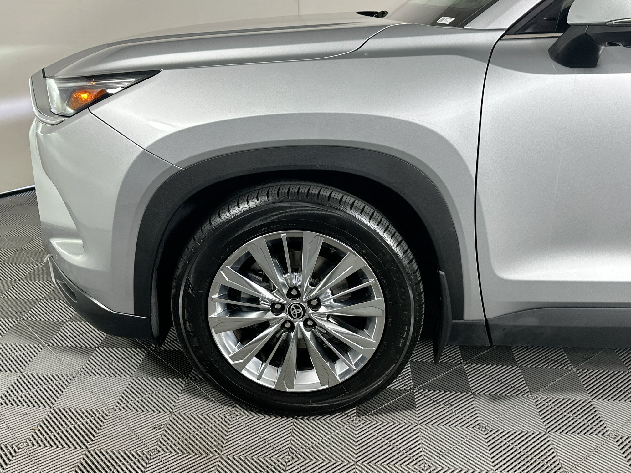 Used 2024 Toyota Grand Highlander AWD image 11