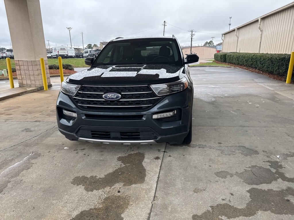 Used 2022 Ford Explorer XLT w/ Equipment Group 202A image 4