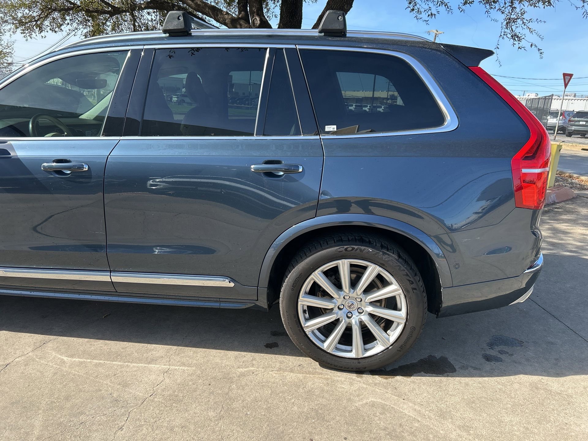 Used 2018 Volvo XC90 T6 Inscription w/ Convenience Package image 3