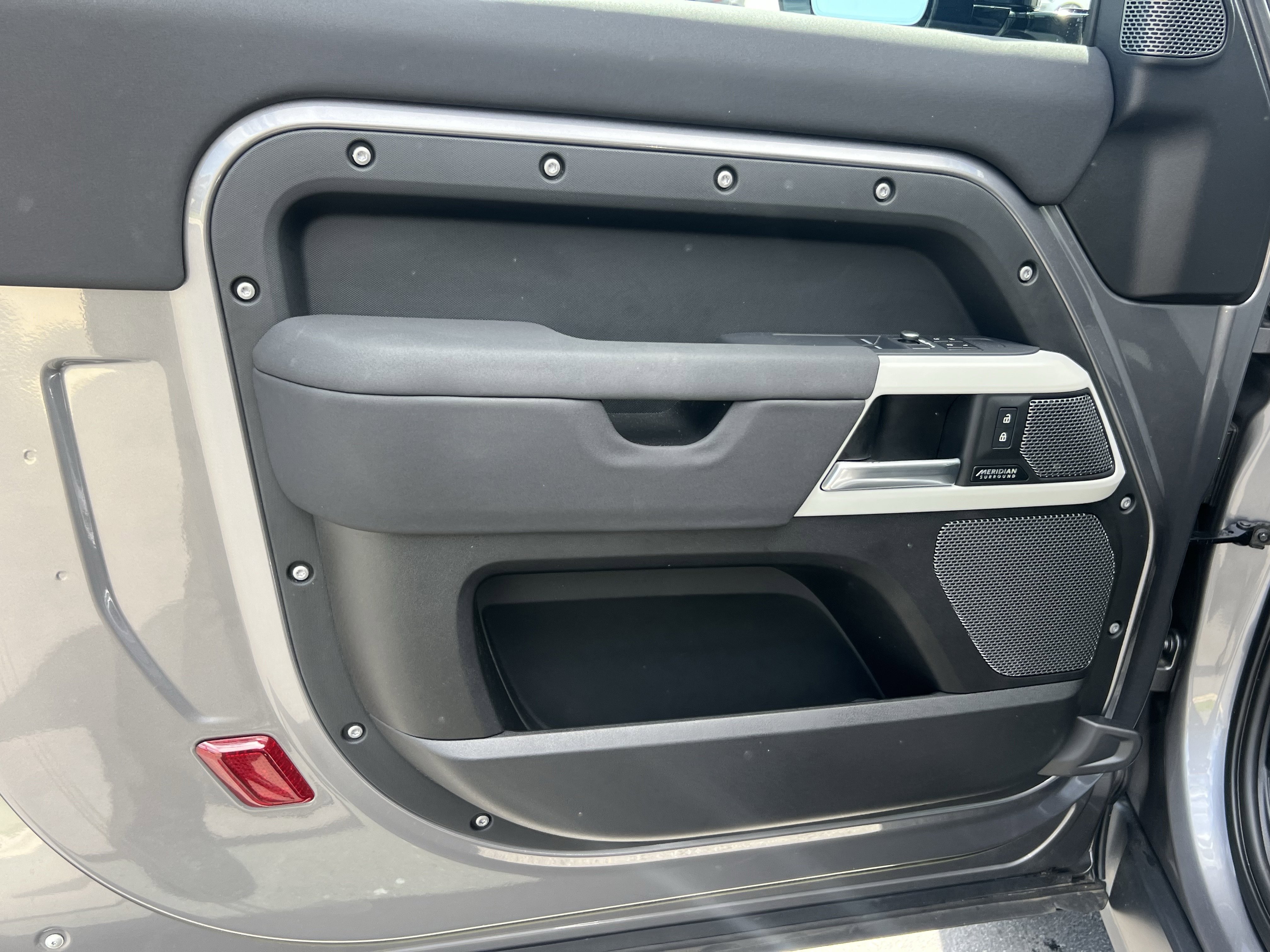 Certified 2023 Land Rover Defender 90 SE image 14