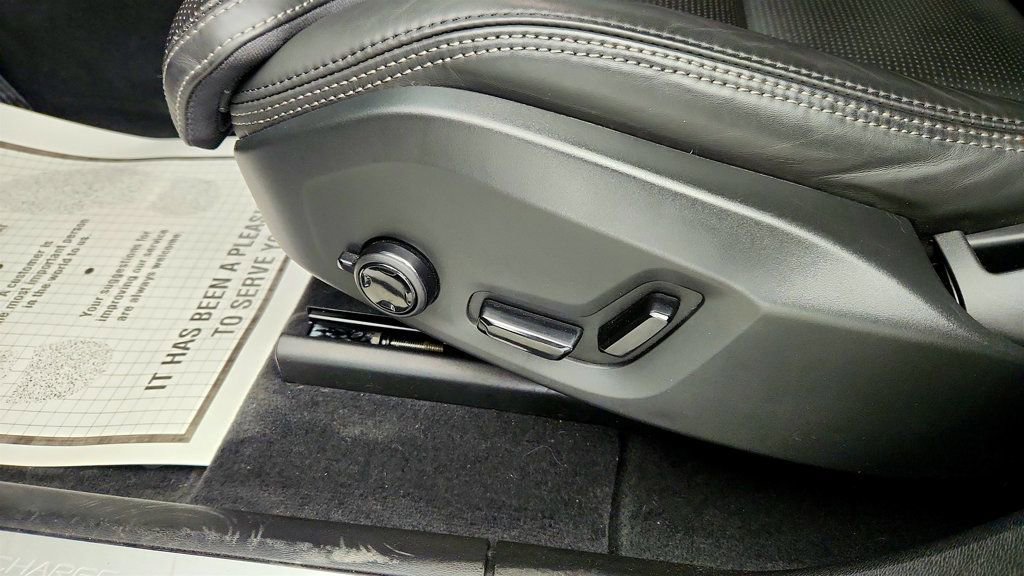 Used 2022 Volvo XC60 T8 Inscription w/ Advanced Package AWD/4WD image 12