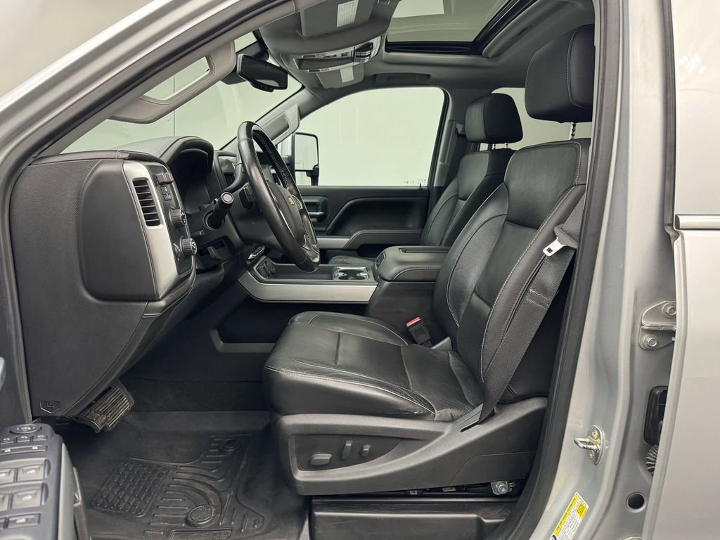 Used 2017 Chevrolet Silverado 3500 LTZ image 4
